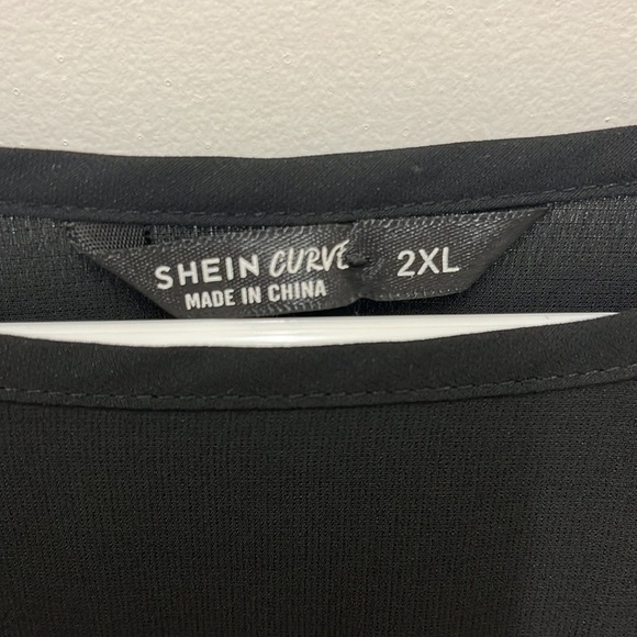 Shein Curve Black Bell Sleeve Bright Embroidered Floral Boho Plus Size Tunic 2XL - Picture 3 of 6